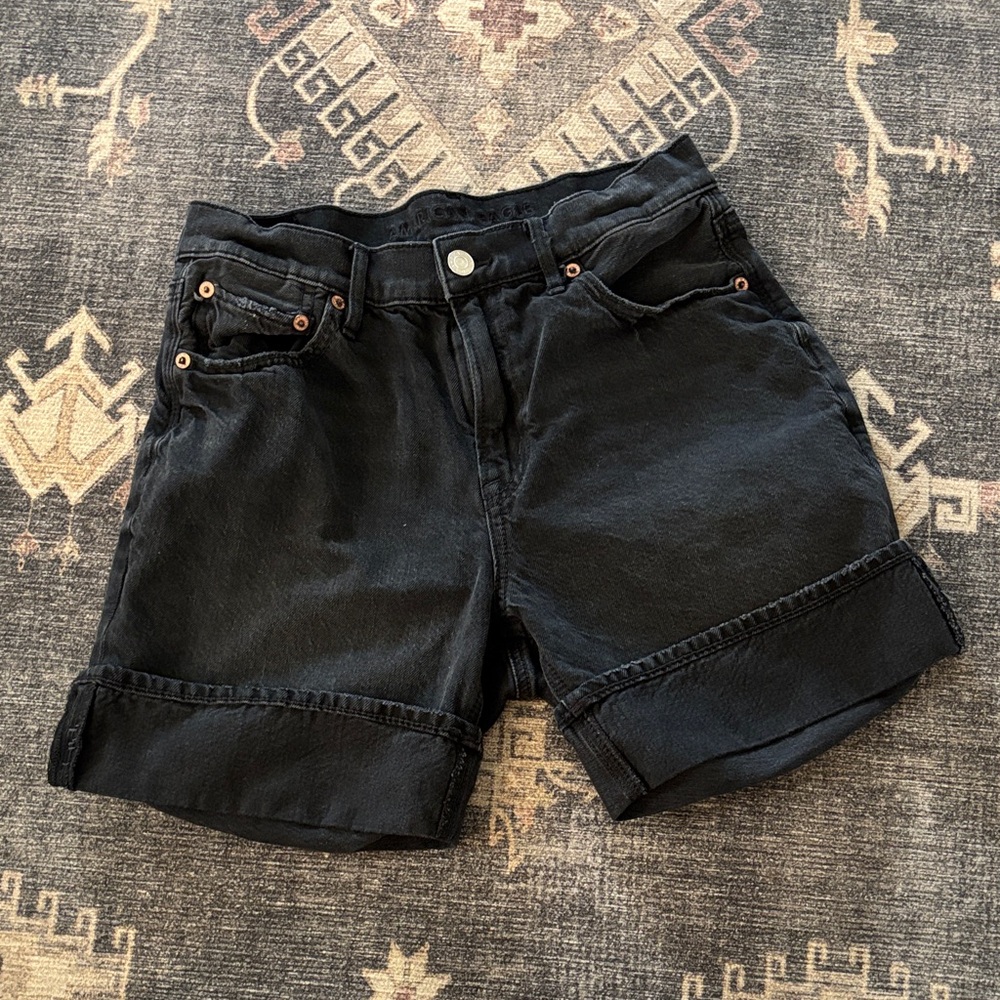 American Eagle 6” Strigid Super High-Waisted relaxed denim short in black